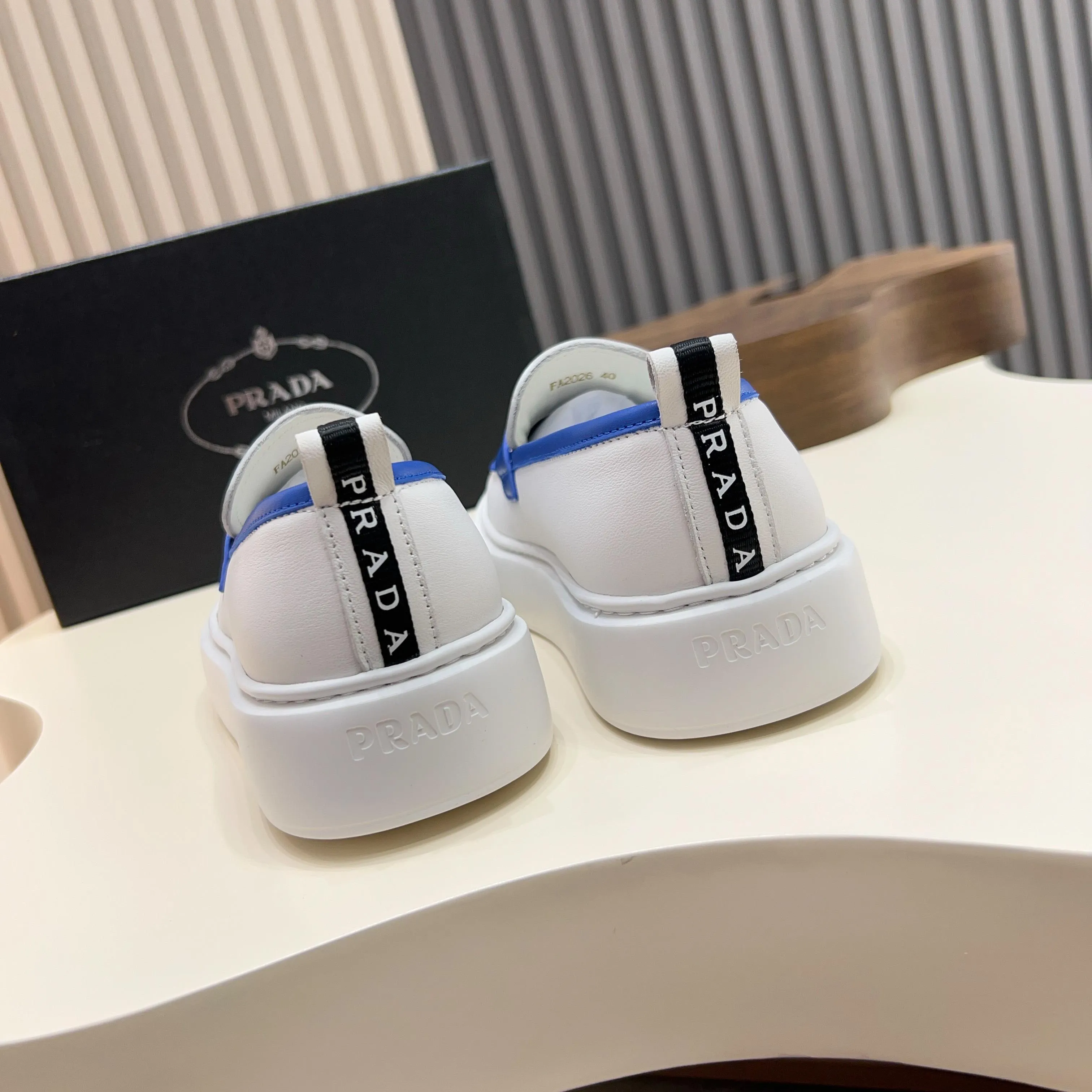💰740 Thick-soled trendy brand (Prada) mainly promotes popular models, avant-garde and versatile fashionable men's shoes, private version molding, cowhide splicing 1:1 replica... fashionable, simple, elegant, more eye-catching and more classy, ​​it will subvert the old idea, a must-have for fashionistas who want to spend time with you! Must keep it! Tall and comfortable outsole, high-end quality workmanship. @ Code number: 39-44 38 45 can be ordered. Multiple colors are available.
